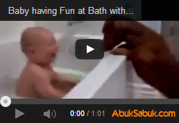 Kpekleriyle Banyoda Elenen Bebek
